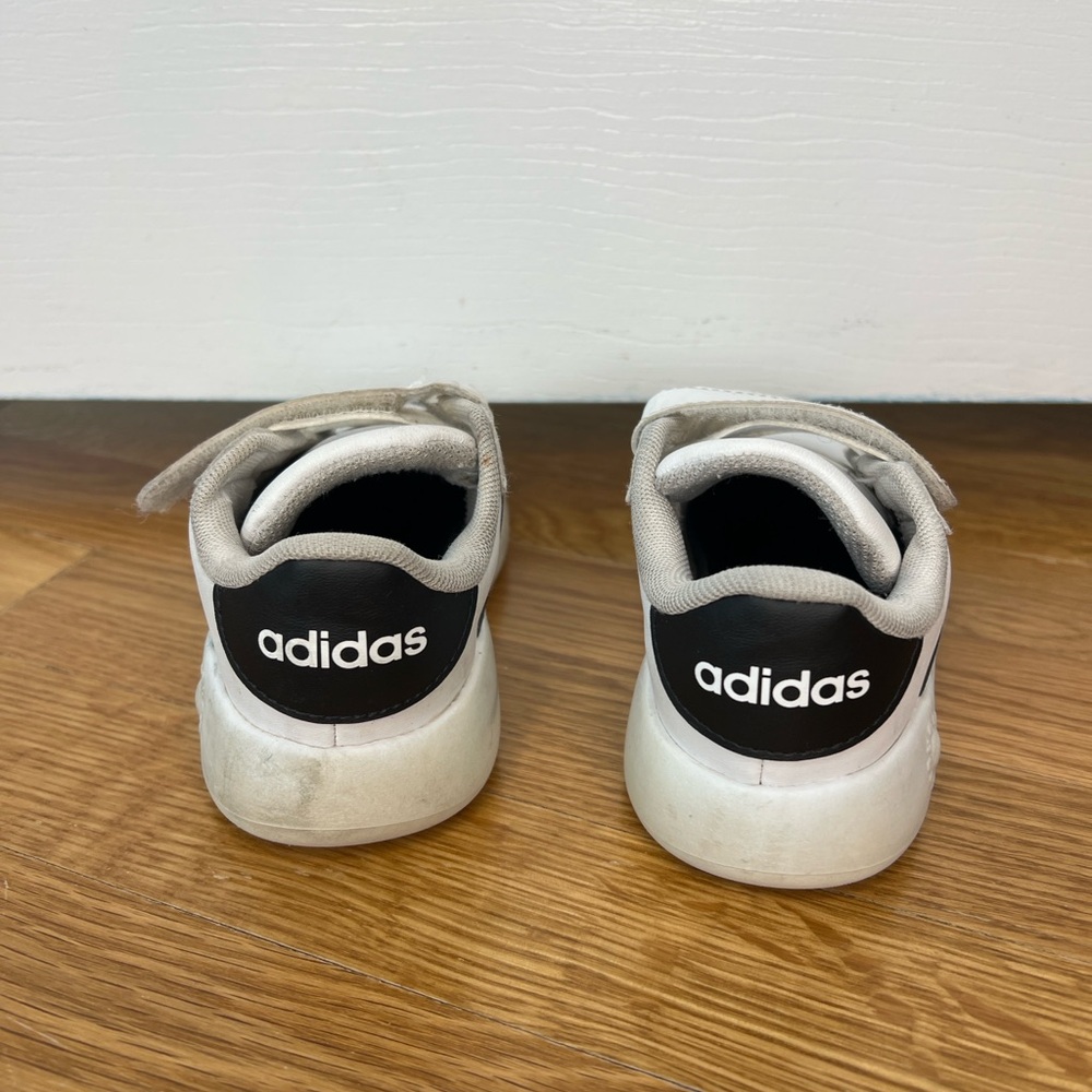 Adidas Kids Velcro Sneakers Size 8K | Play Shoes / Daycare Pair - Picture 5 of 7
